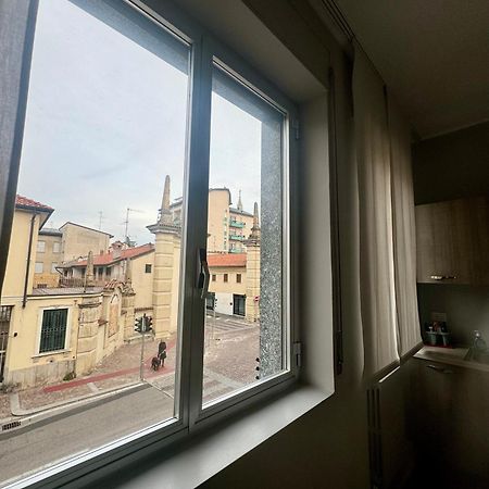 Casa Tito - Accogliente Monolocale A Due Passi Dalla Stazione Cesano Maderno Extérieur photo